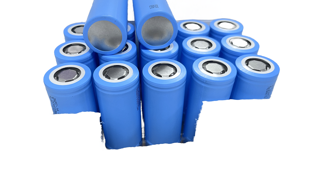 Essential Pre-Use Inspections for Lithium-ion Battery Components: Cover Plates, Electrolytes, and Drying Conditions 1 Lithium-ion Battery assembly with cover plate inspection and electrolyte injection