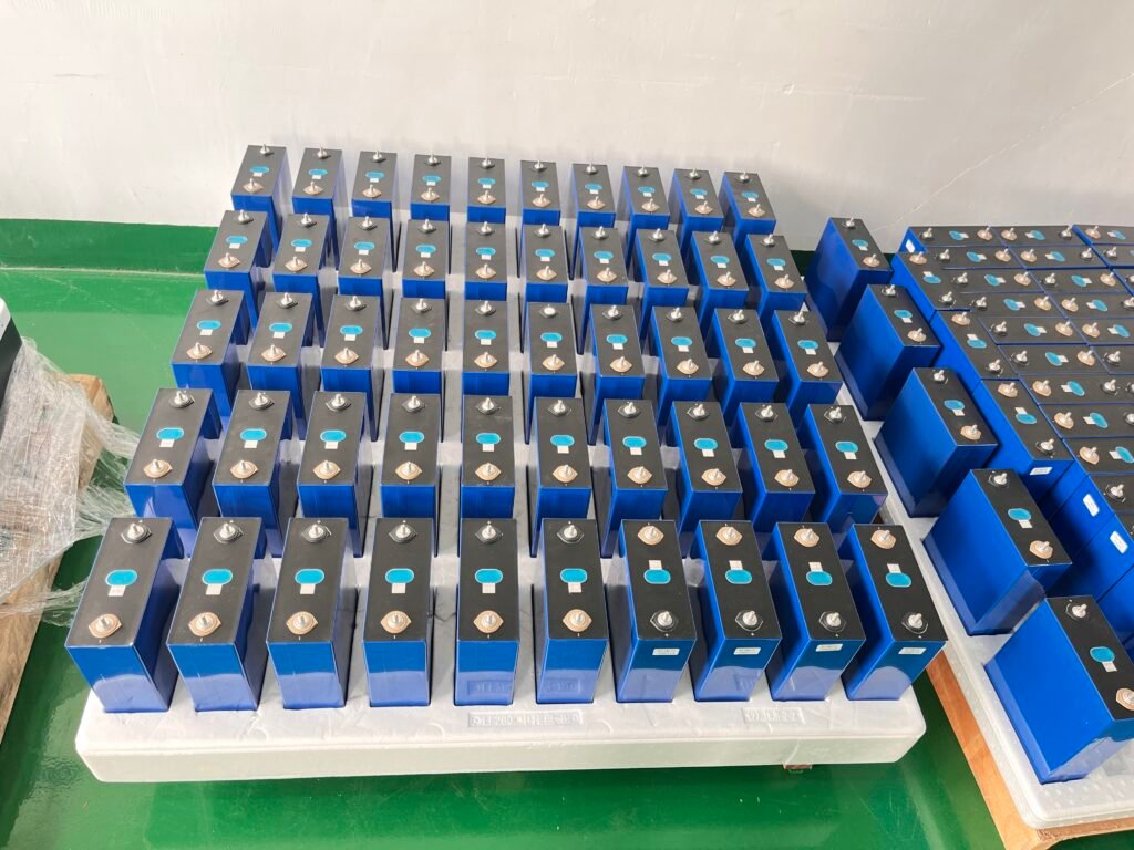 BMS protection system inside LiFePO4 battery for solar storage, overcharge and temperature protection